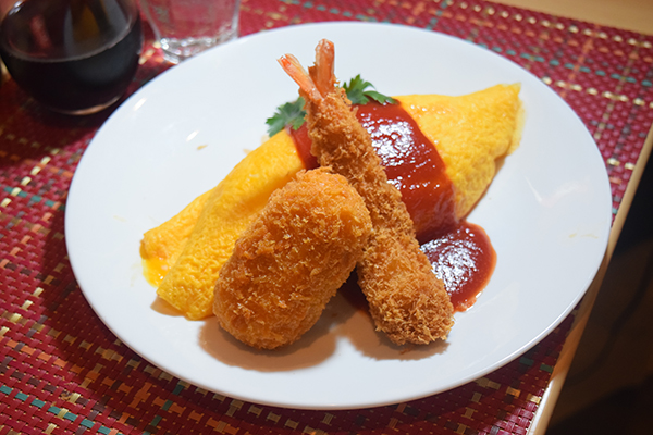 昭和のオムライスエビフライカニコロトッピング